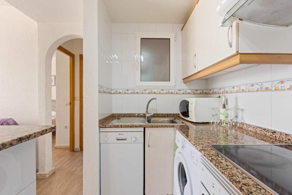 A kitchen or kitchenette at Apartamento Arenal 3 - PlusHolidays