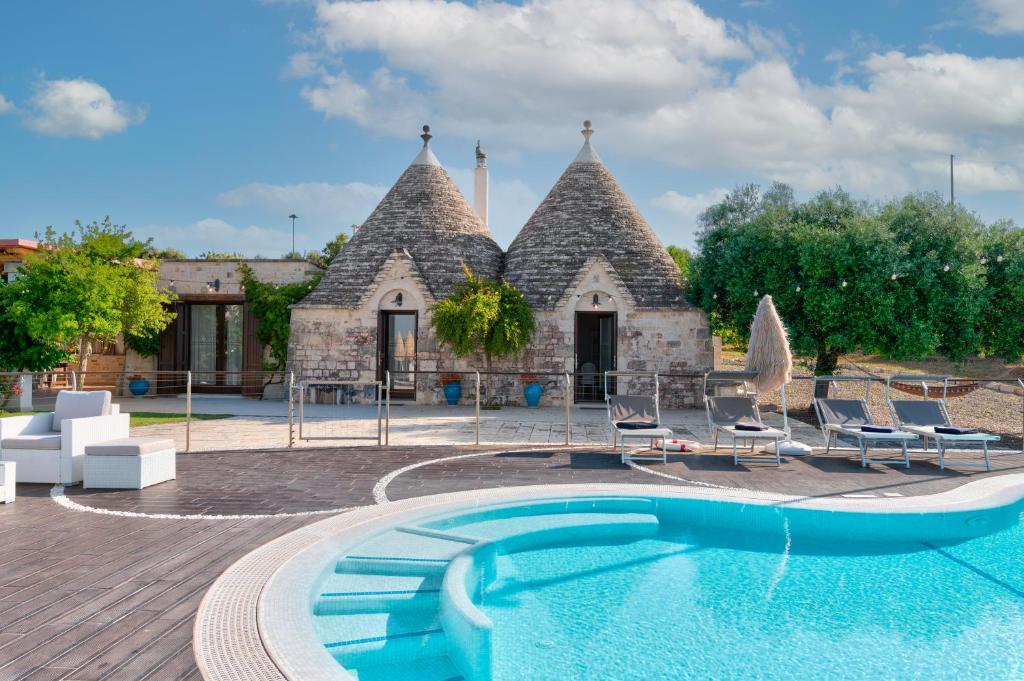 The swimming pool at or close to Trulli Ericla Luxury