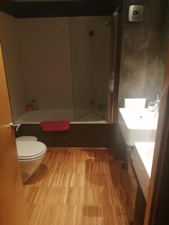 Kúpeľňa v ubytovaní Apartamento en 1ª linea de mar con excepcionales vistas a la bahia en Sant Antoni de Calonge