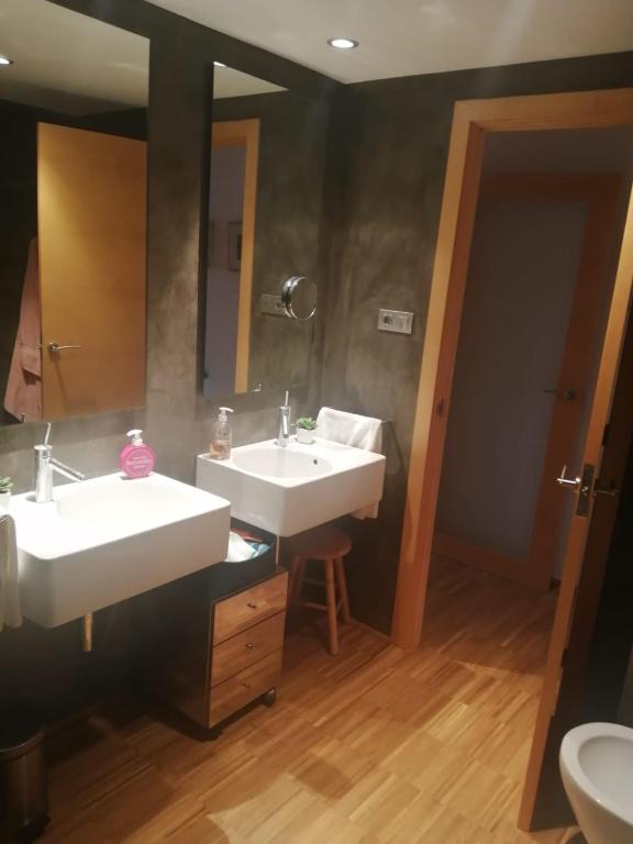 Kúpeľňa v ubytovaní Apartamento en 1ª linea de mar con excepcionales vistas a la bahia en Sant Antoni de Calonge
