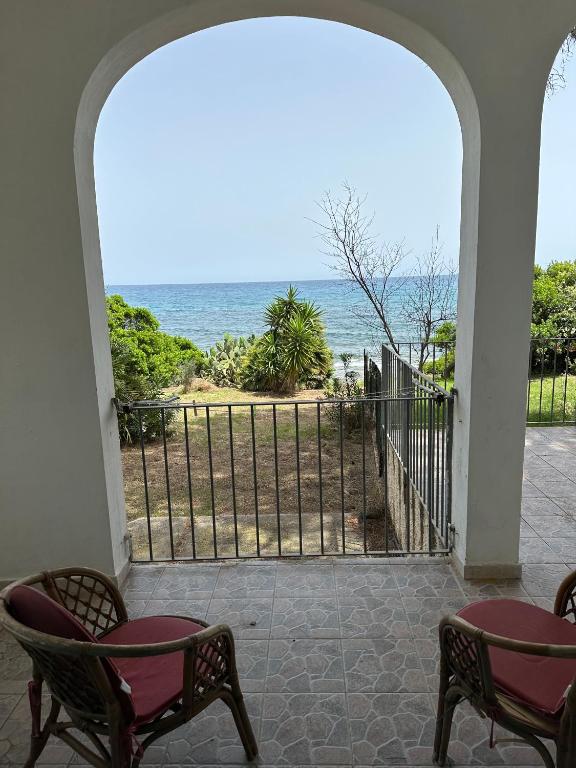 Blue House a Cala Liberotto - Splendida Villa Fronte Mare