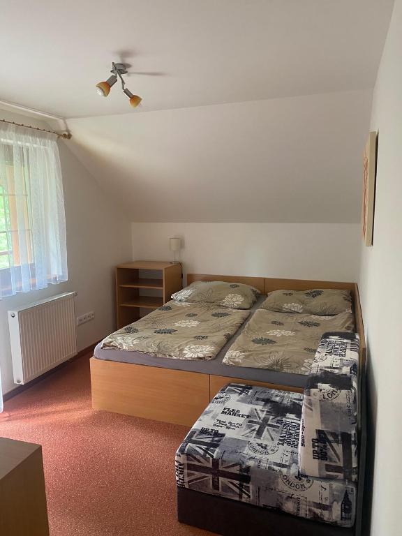 Łóżko lub łóżka w pokoju w obiekcie Pension Sima