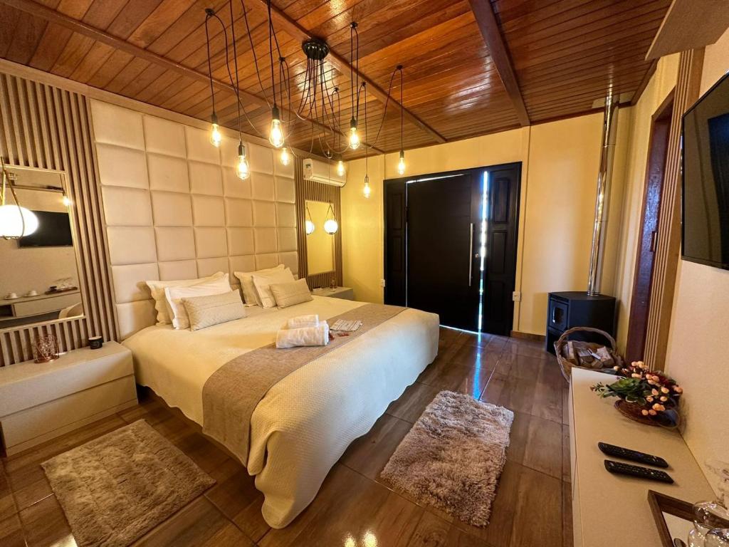 Postel nebo postele na pokoji v ubytování Cabanas Charme da Serra