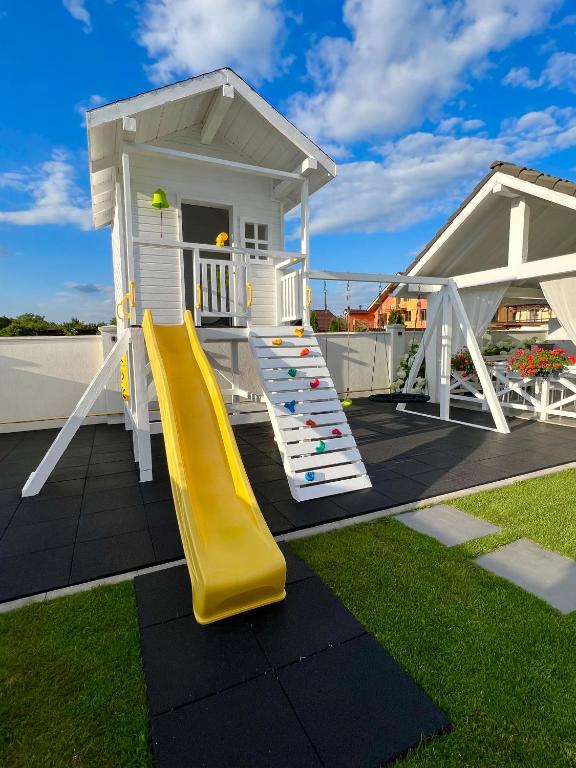 Herní místnost nebo prostor pro děti v ubytování Krystal Boutique Mansion