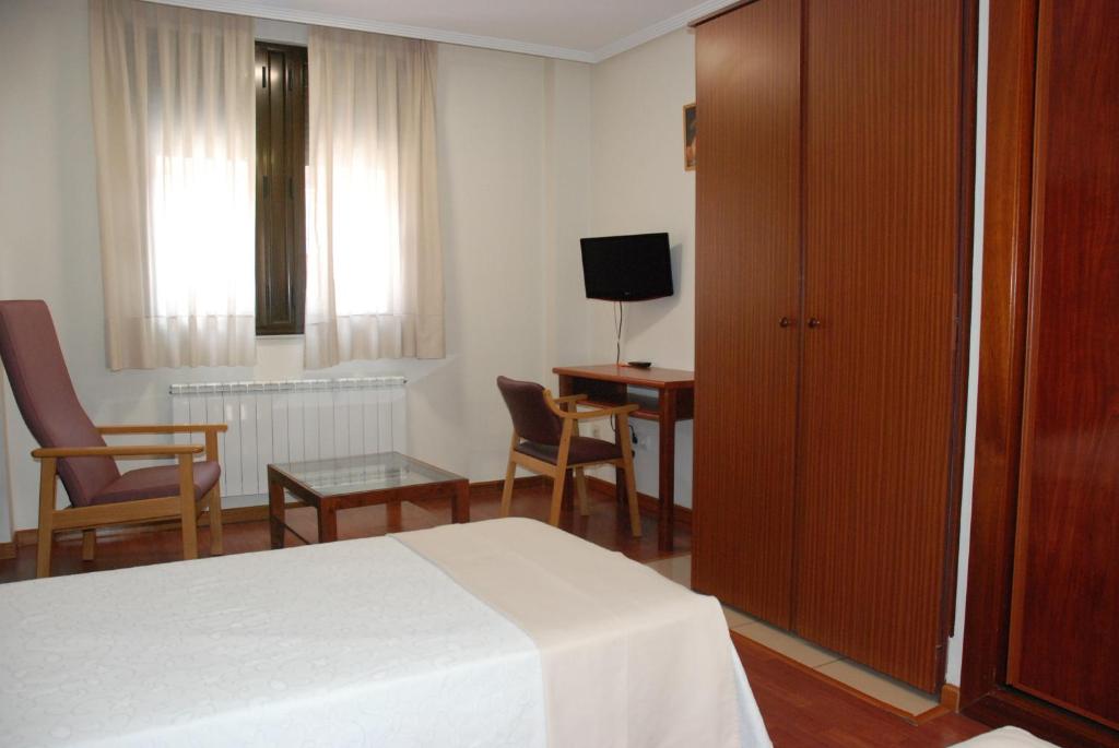 TV a/nebo společenská místnost v ubytování Apartahotel FC Catedral