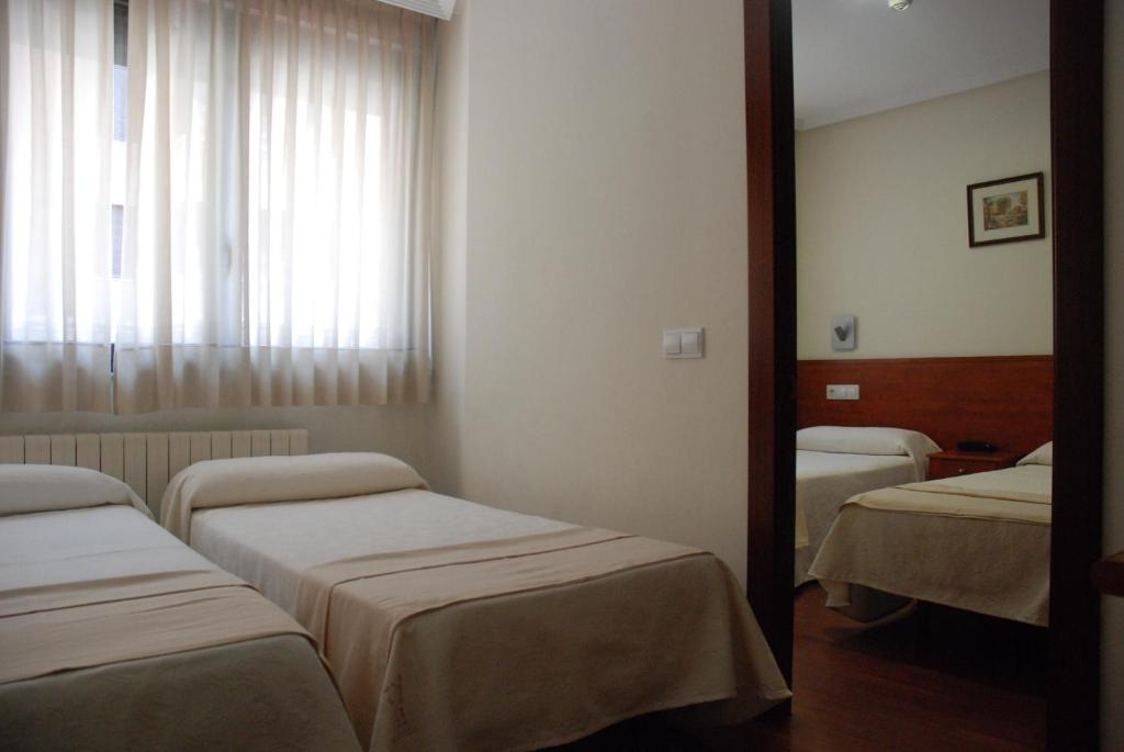 Postel nebo postele na pokoji v ubytování Apartahotel FC Catedral