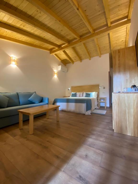 Villa Marín Toledo - Family Room With Garden View
