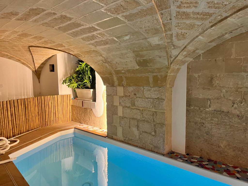 Bazén v ubytování VIANNA SUITES SPA nebo v jeho okolí