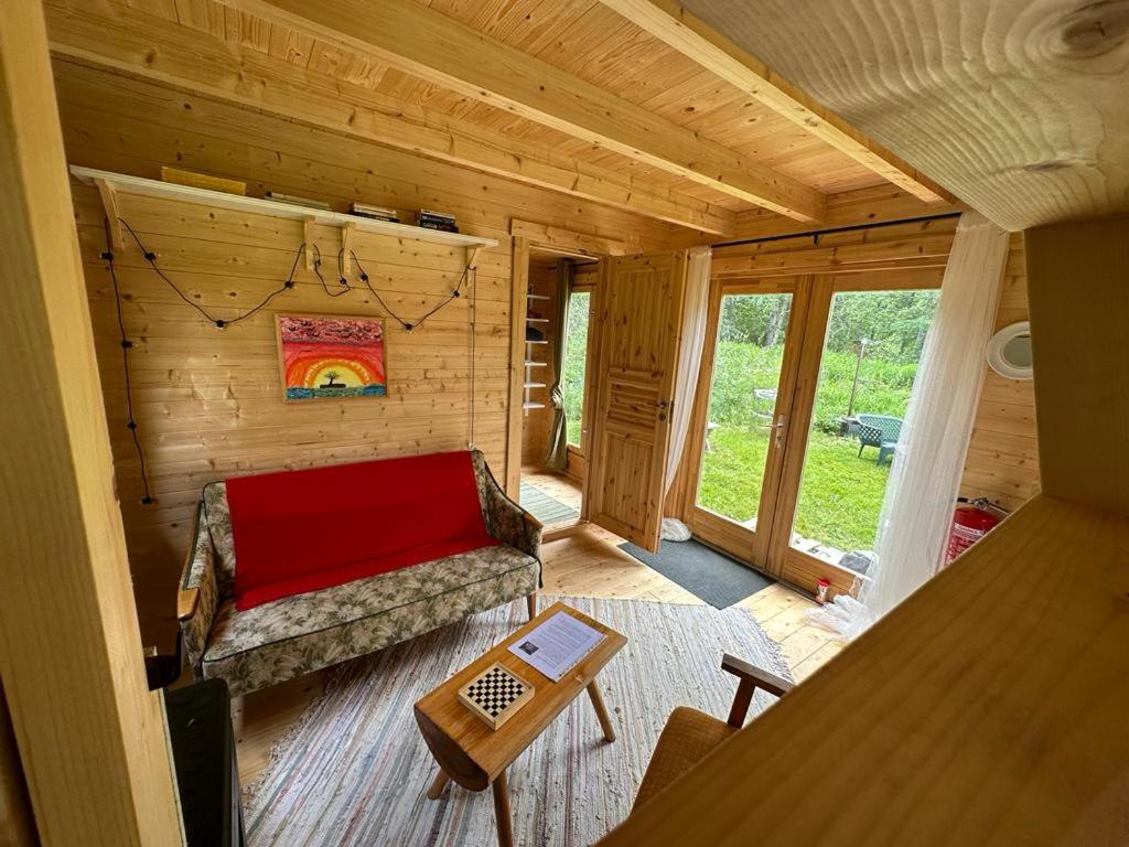Postel nebo postele na pokoji v ubytování Raistiko Talu- Farmhouse, off-grid cabin and more