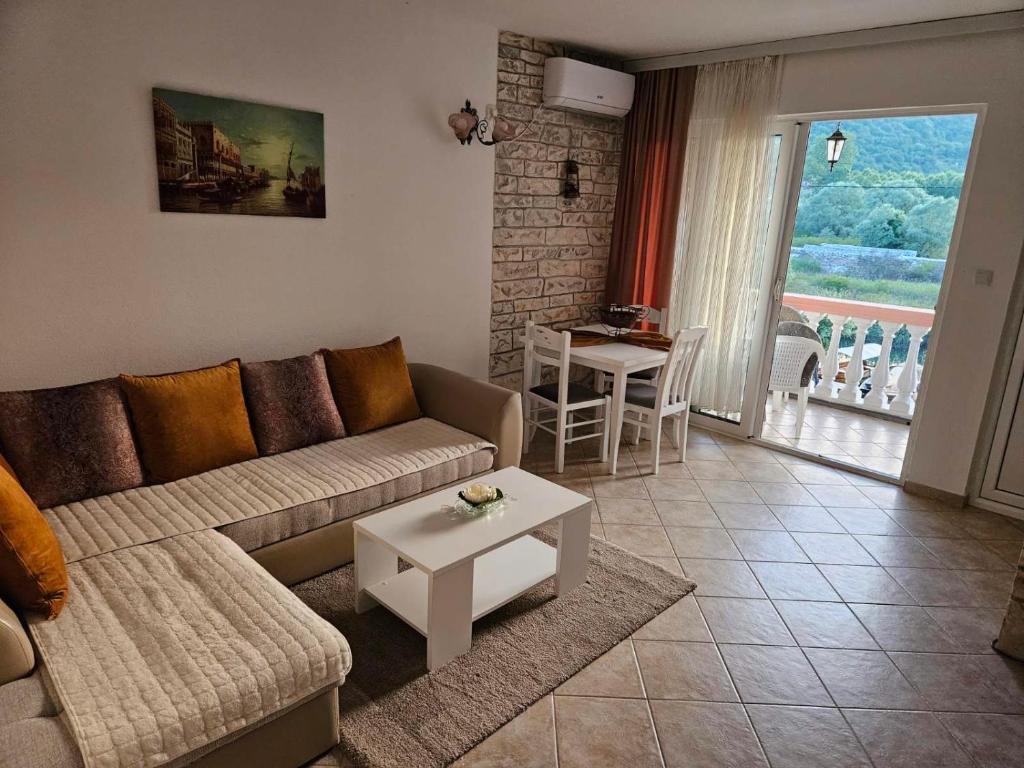 Apartments FLORA and boat cruising - 16