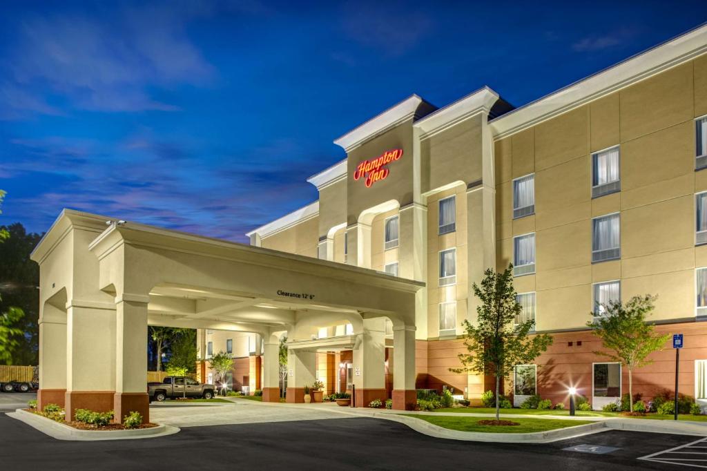 a rendering of a hotel with a front entrance at Hampton Inn Thomson in Thomson