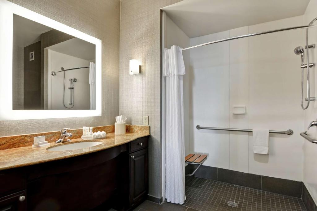 Koupelna v ubytování Homewood Suites by Hilton Amarillo