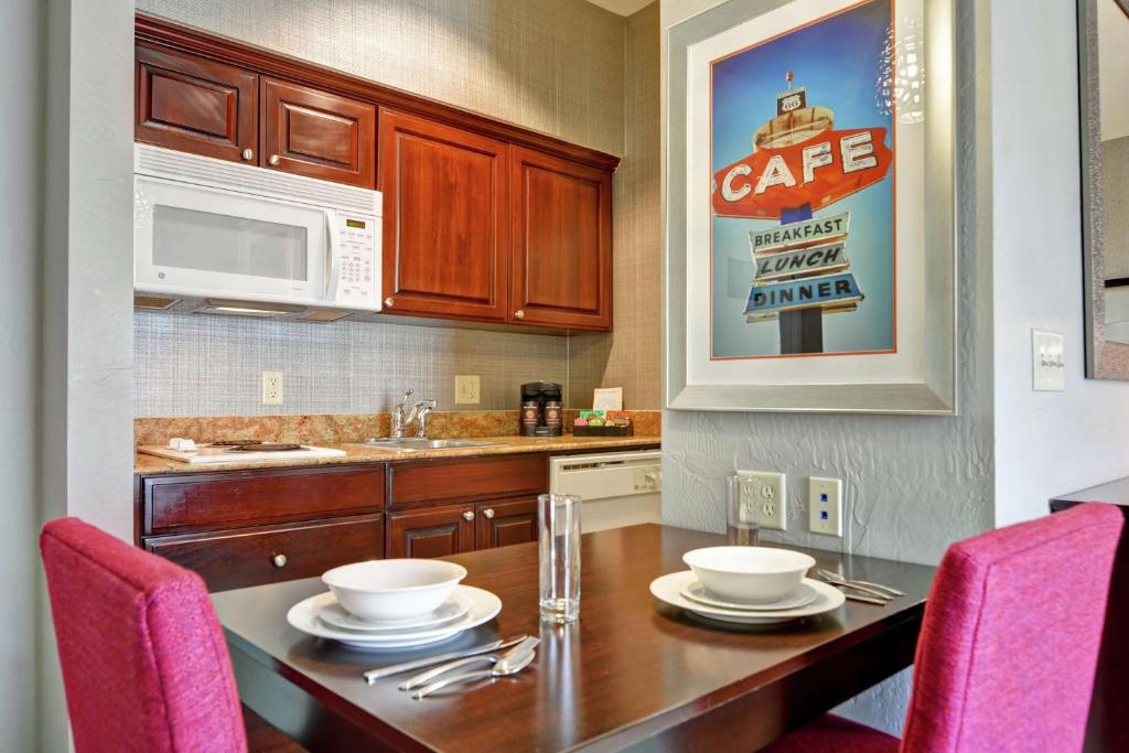 Kuchyň nebo kuchyňský kout v ubytování Homewood Suites by Hilton Amarillo