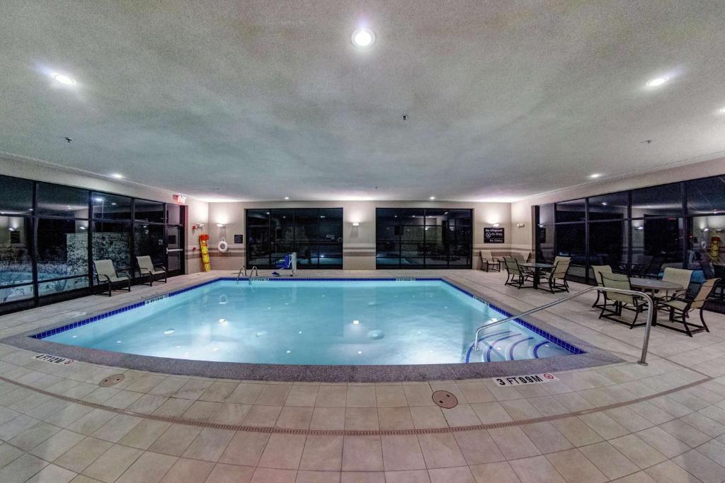 Bazén v ubytování Hampton Inn Neptune nebo v jeho okolí