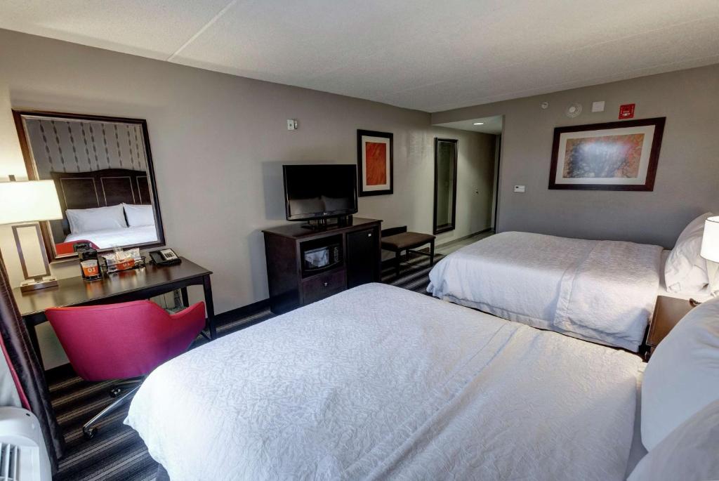 Postel nebo postele na pokoji v ubytování Hampton Inn Neptune