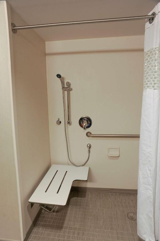 Koupelna v ubytování Hampton Inn Neptune