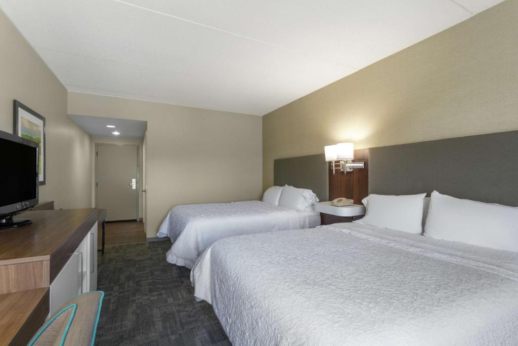 Hampton Inn Bedford - Queen Room With Two Queen Beds - Non-Smoking