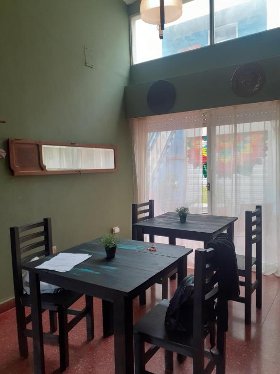 Restaurace v ubytování Habitación en peatonal de Concordia