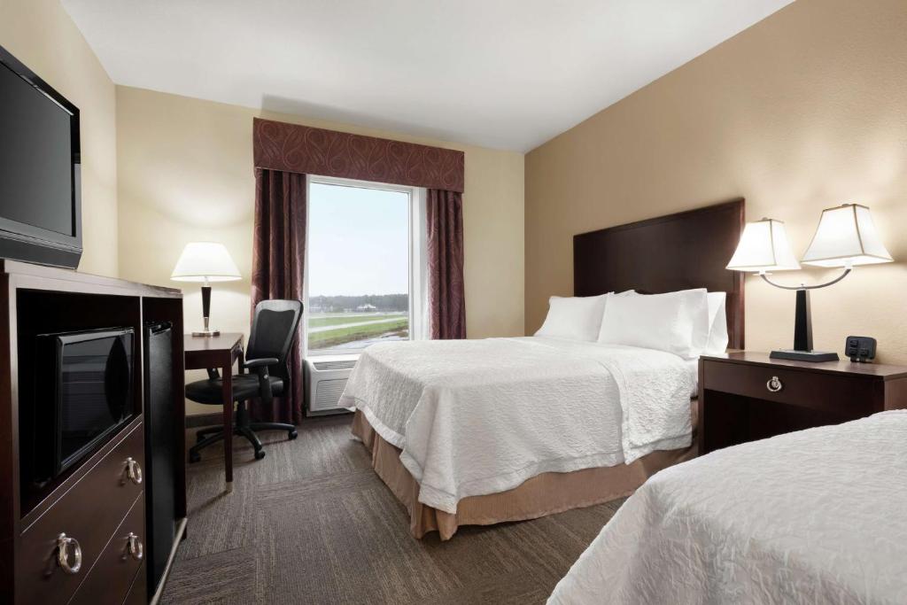 Hampton Inn & Suites Brunswick photo