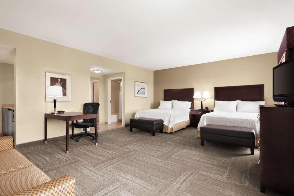Hampton Inn & Suites Brunswick photo