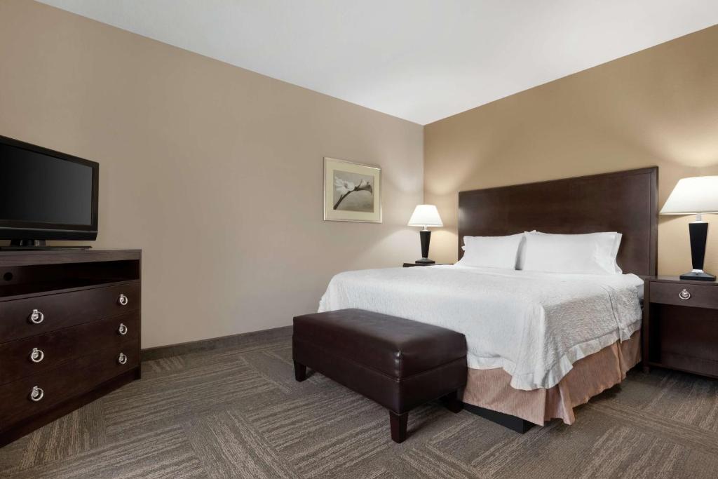 Hampton Inn & Suites Brunswick photo