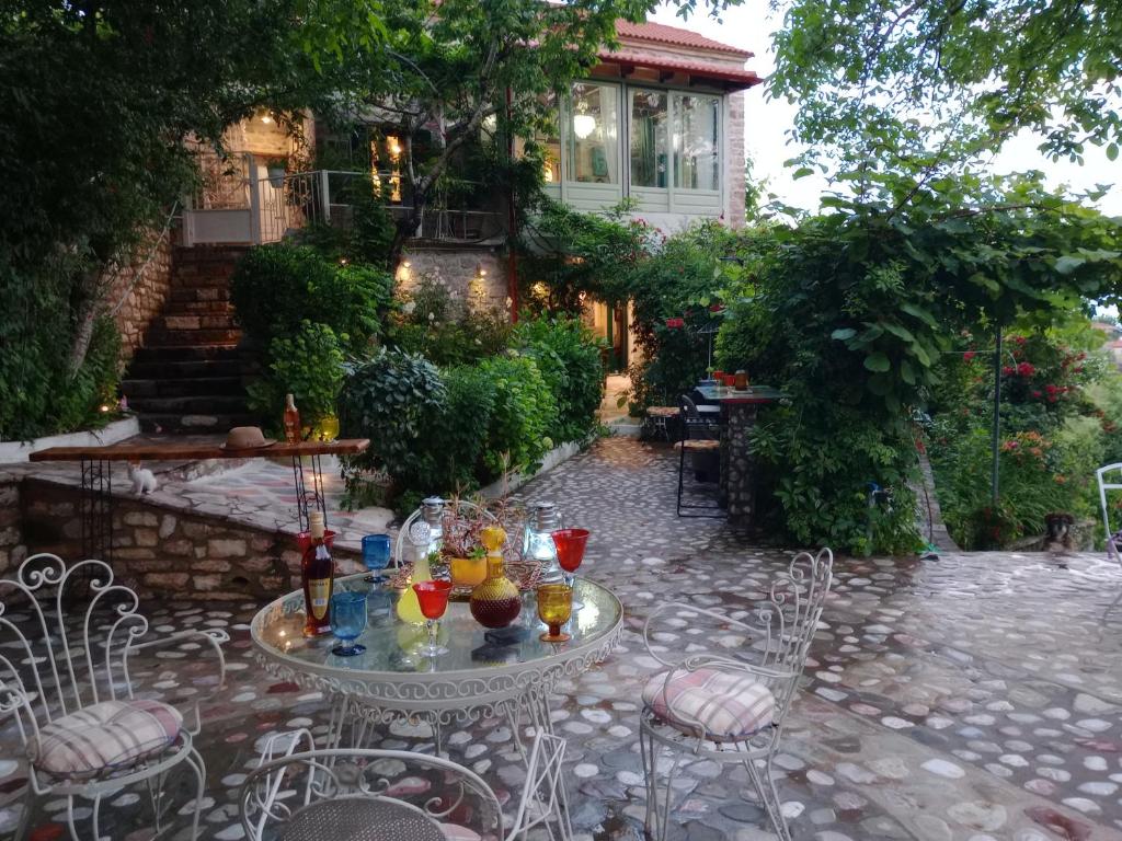 a table with drinks on it in front of a house at Penelope suite 