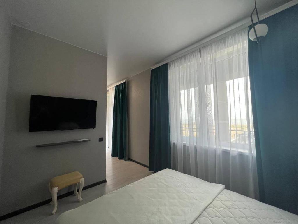 TV a/nebo společenská místnost v ubytování VIP HOTEL ZATOKA
