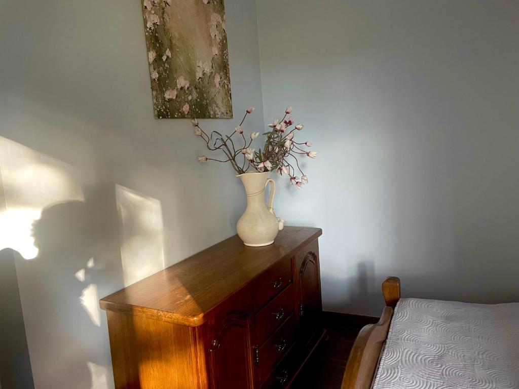 Posedenie v ubytovaní Apartament przy lesie