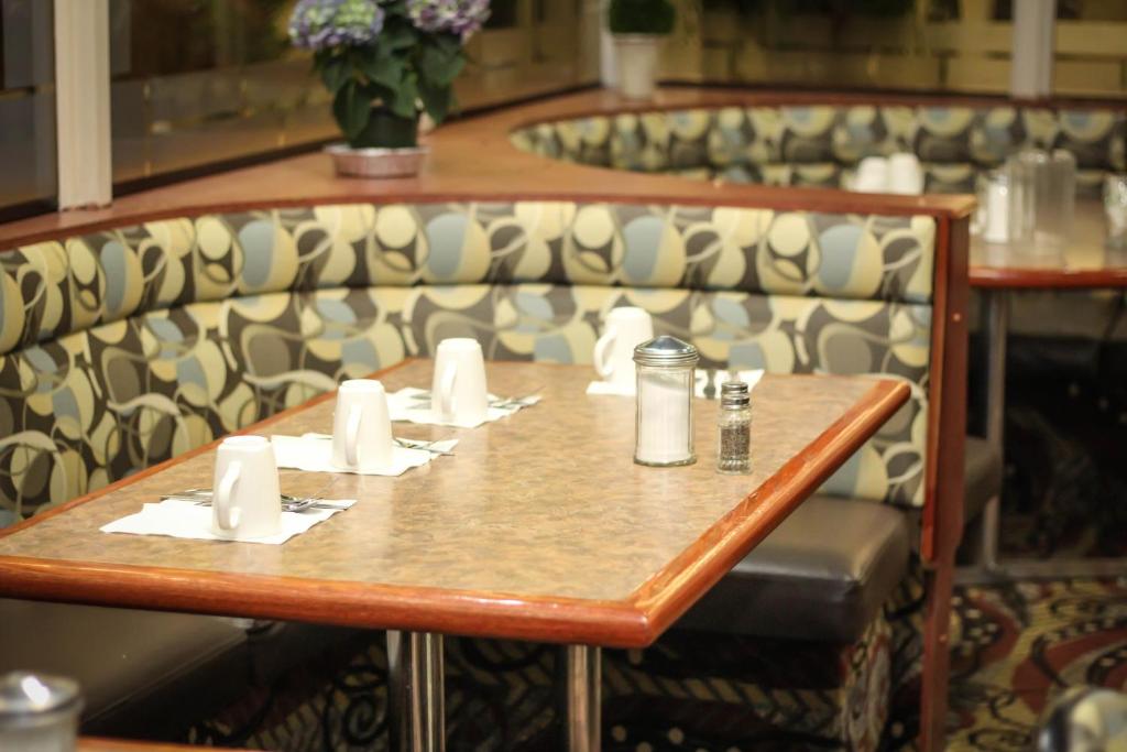 Continental Inn & Suites - Resim 15