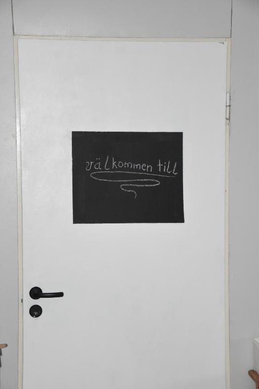 a white door with a sign on it at Bieber`s Gästezimmer 
