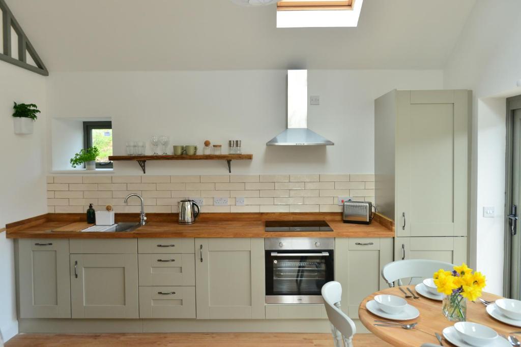 Una cocina o zona de cocina en Scottish countryside Bothy