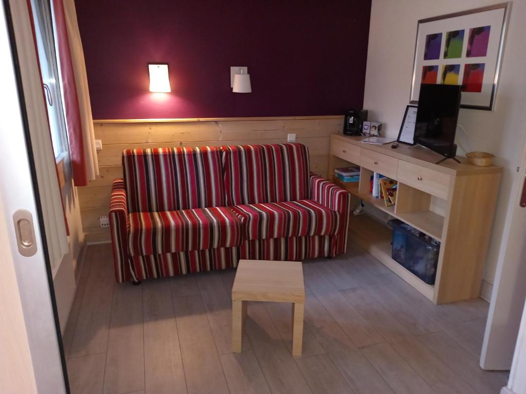Televízia a/alebo spoločenská miestnosť v ubytovaní Chez Angélique et Romain - Appartement agréable au pied des pistes