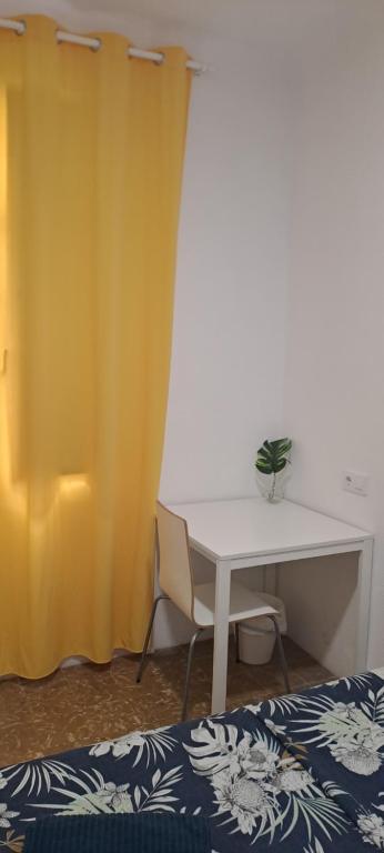 LA MARINA - Habitación Doble Estándar Con Baño Compartido