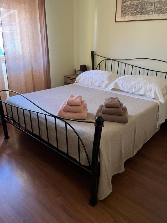 a bedroom with a bed with two towels on it at Da Adriana Guesthouse in Santa Teresa Gallura