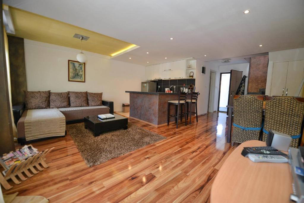 J & P Apartments - 2