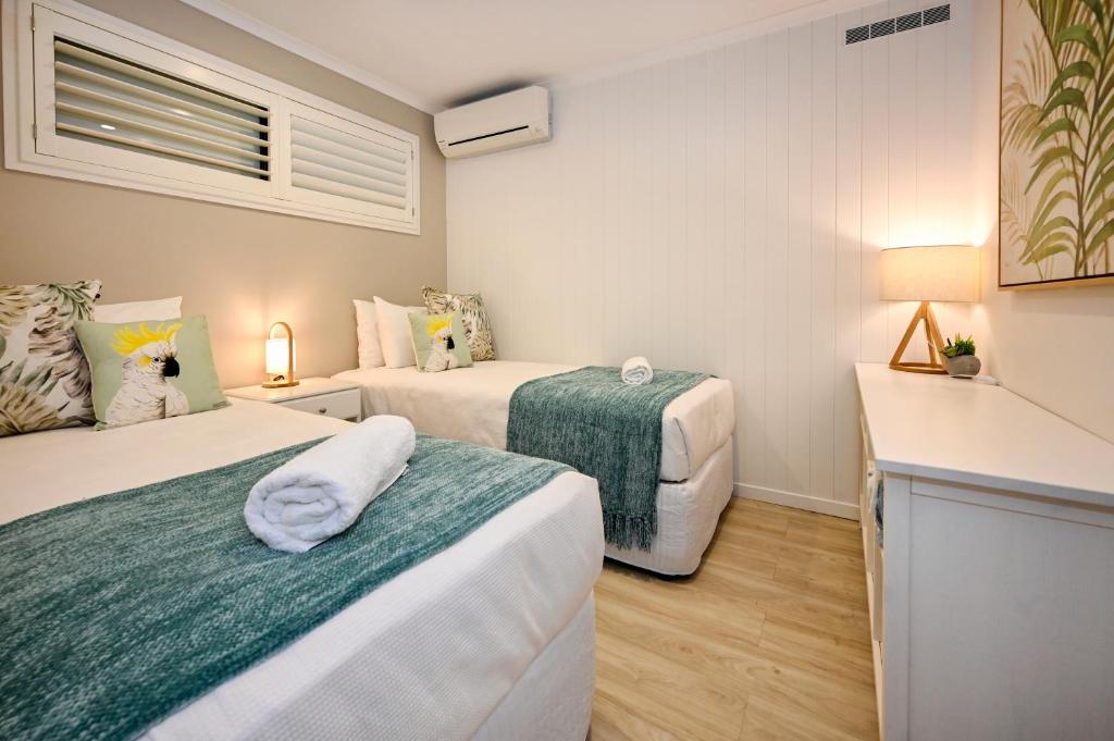 Postel nebo postele na pokoji v ubytování Stylish 2 b/r apartment - 4 guests, garage ZC5
