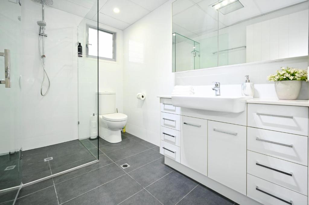 Koupelna v ubytování Stylish 2 b/r apartment - 4 guests, garage ZC5