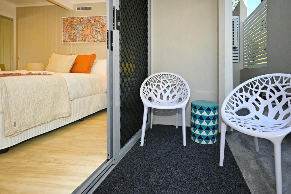 Postel nebo postele na pokoji v ubytování Stylish 2 b/r apartment - 4 guests, garage ZC5
