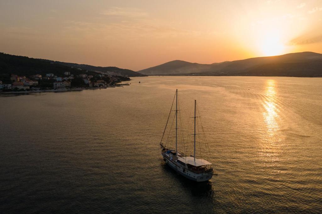 Fotografie z fotogalerie ubytování Apartments by the sea Arbanija, Ciovo - 6062 v Trogiru