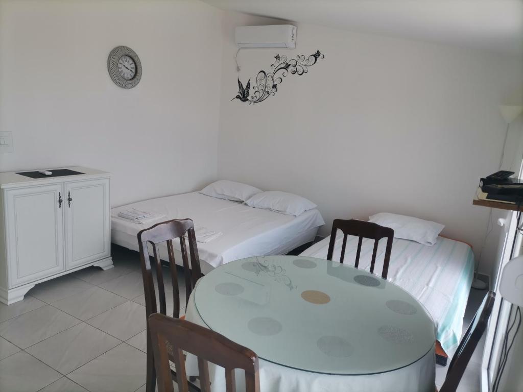Postel nebo postele na pokoji v ubytování Apartments Stevanovic