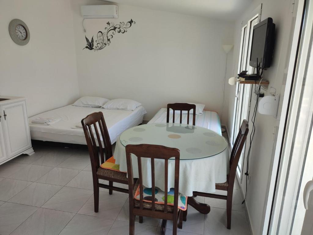 Postel nebo postele na pokoji v ubytování Apartments Stevanovic