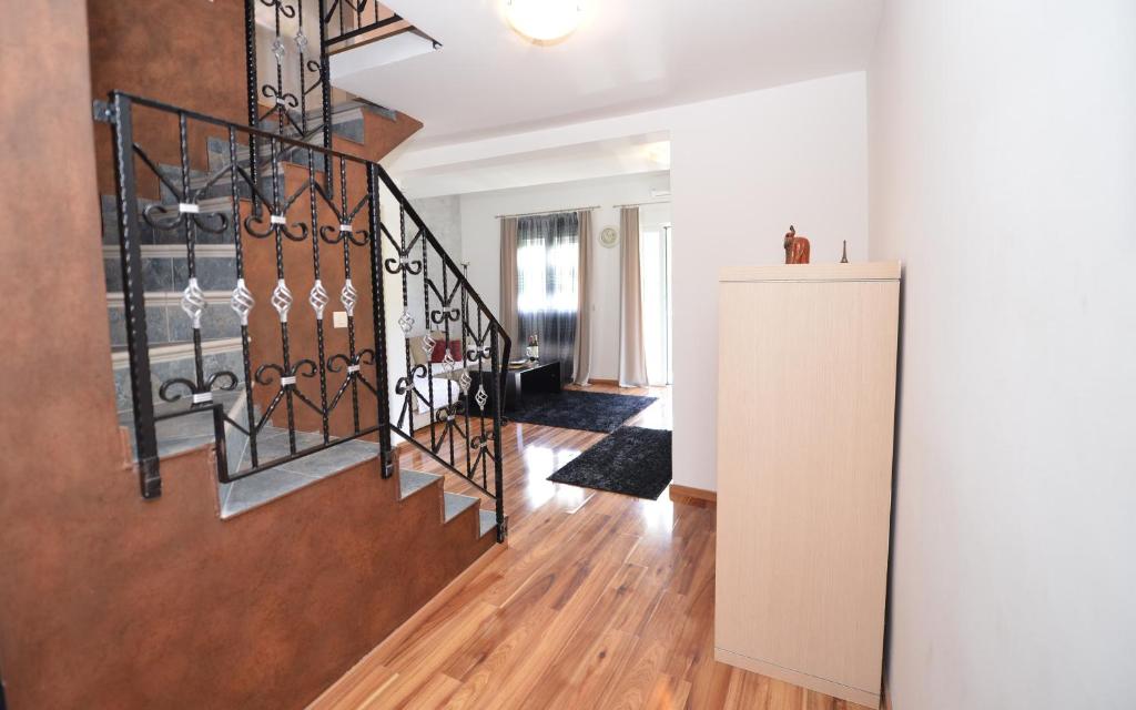 J & P Apartments - 16