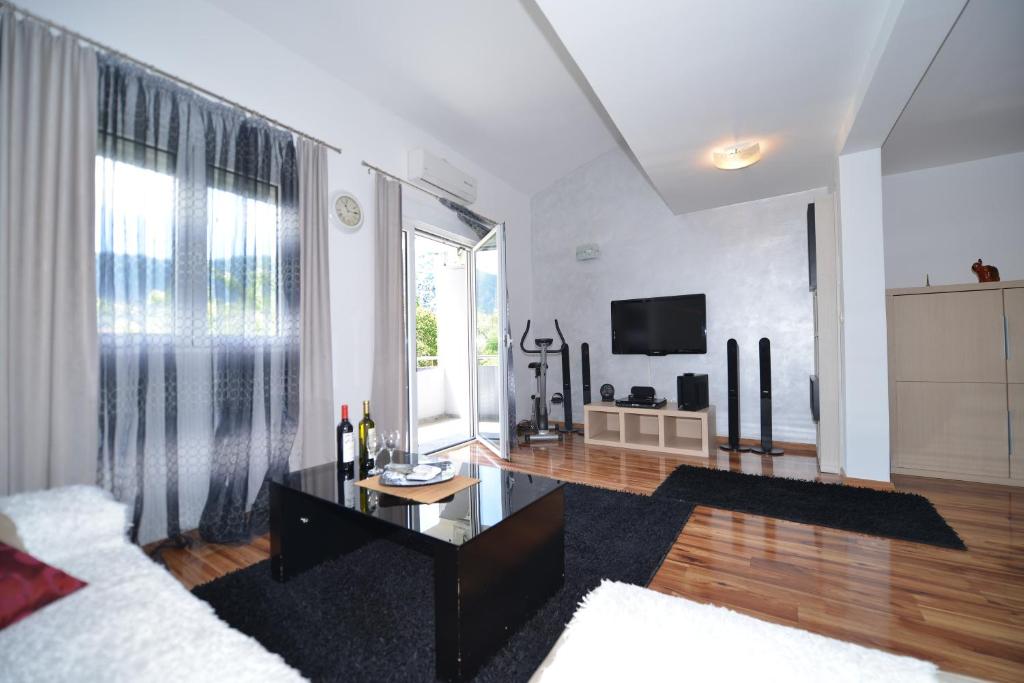 J & P Apartments - 5