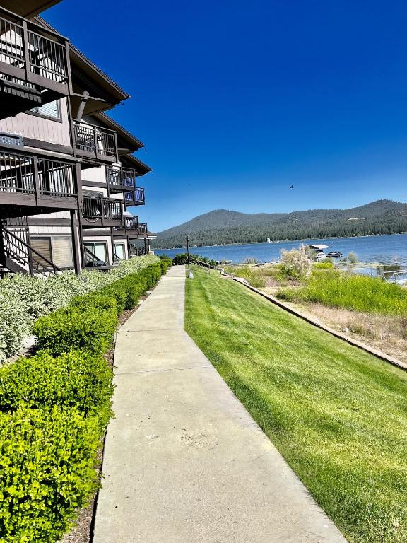 2250Forest Shores Lake View Condo Combo home, Big Bear Lake, USA