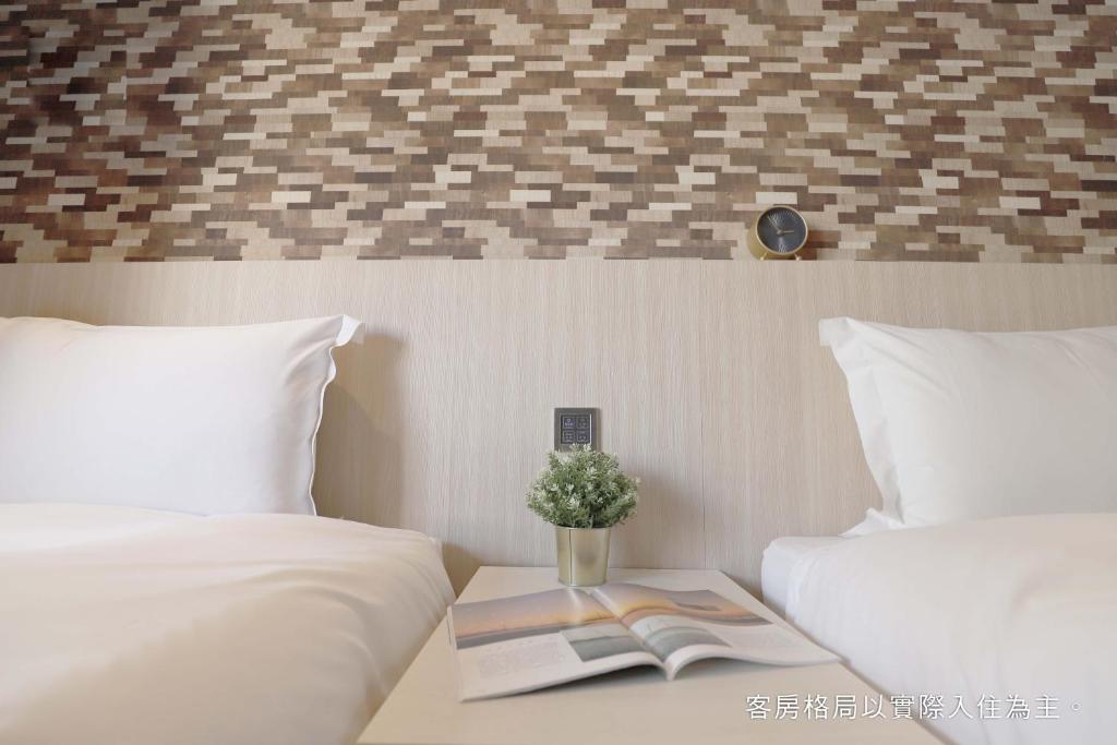 Postel nebo postele na pokoji v ubytování Talmud Hotel Yizhong