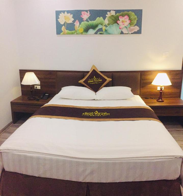 Postel nebo postele na pokoji v ubytování Minh Thanh Villa Hotel - Hà Đông,Hà Nội