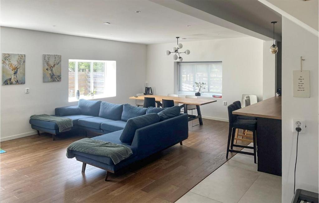 a living room with a blue couch and a table at 3 Bedroom Beautiful Home In Vintrie in Vintrie