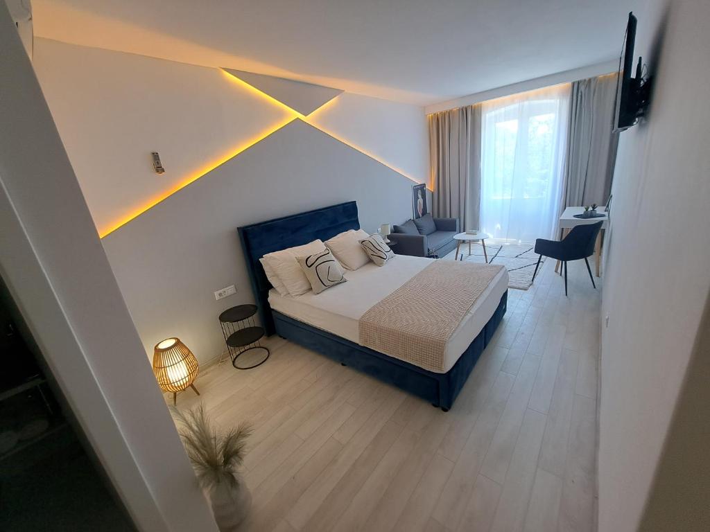 Postel nebo postele na pokoji v ubytování Aurora Beachfront Luxury Rooms&Suites