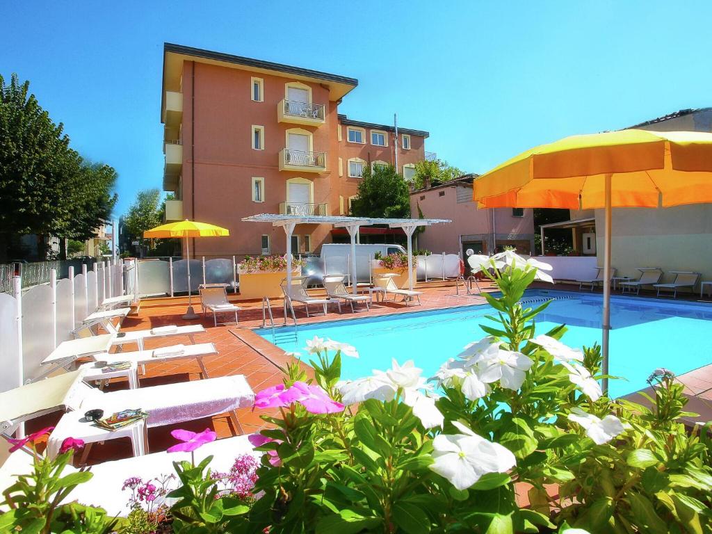 Poolen vid eller i närheten av Princely Apartment in Torre Pedrera with Swimming Pool