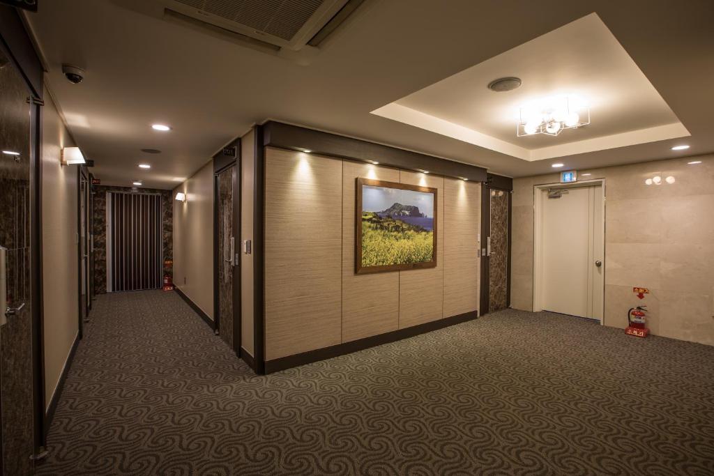 TV a/nebo společenská místnost v ubytování Elin Hotel
